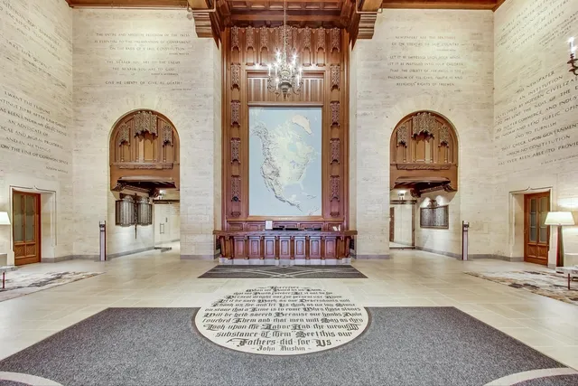 $3,800,000 | 435 North Michigan Avenue, Unit 1105, Chicago, IL 60611