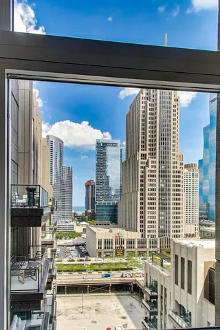 $3,800,000 | 435 North Michigan Avenue, Unit 1105, Chicago, IL 60611