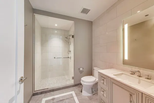 $3,800,000 | 435 North Michigan Avenue, Unit 1105, Chicago, IL 60611