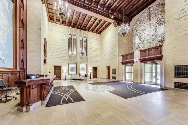 $3,800,000 | 435 North Michigan Avenue, Unit 1105, Chicago, IL 60611