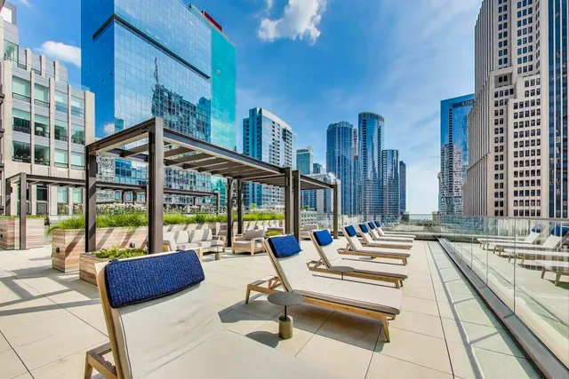 $3,800,000 | 435 North Michigan Avenue, Unit 1105, Chicago, IL 60611