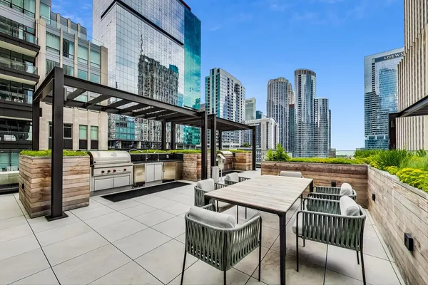$3,800,000 | 435 North Michigan Avenue, Unit 1105, Chicago, IL 60611