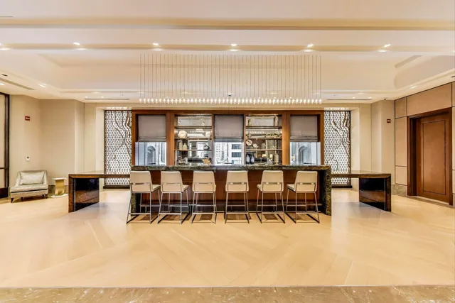 $3,800,000 | 435 North Michigan Avenue, Unit 1105, Chicago, IL 60611