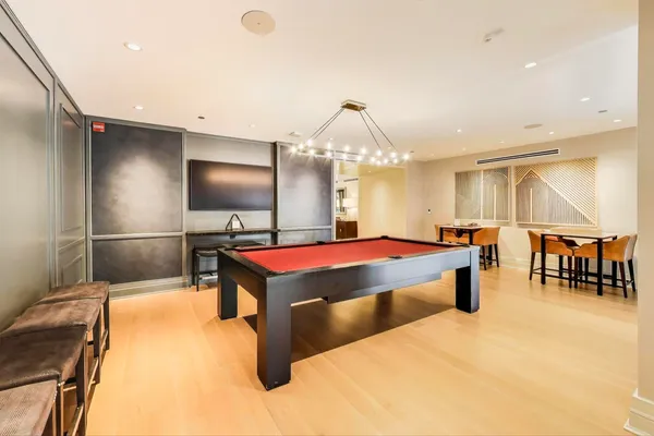 $3,800,000 | 435 North Michigan Avenue, Unit 1105, Chicago, IL 60611