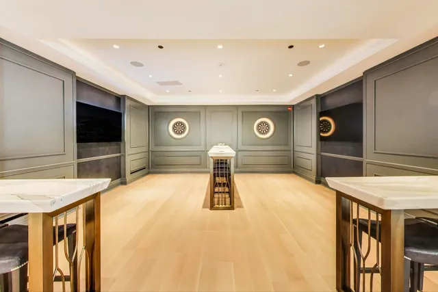 $3,800,000 | 435 North Michigan Avenue, Unit 1105, Chicago, IL 60611