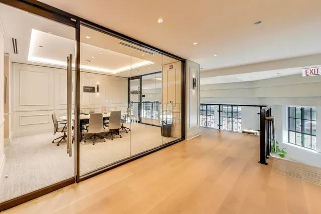 $3,800,000 | 435 North Michigan Avenue, Unit 1105, Chicago, IL 60611