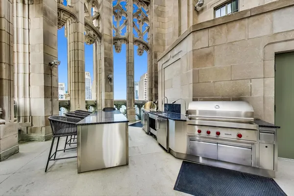 $3,800,000 | 435 North Michigan Avenue, Unit 1105, Chicago, IL 60611