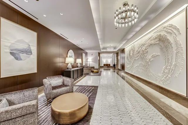 $3,800,000 | 435 North Michigan Avenue, Unit 1105, Chicago, IL 60611