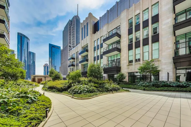 $3,800,000 | 435 North Michigan Avenue, Unit 1105, Chicago, IL 60611