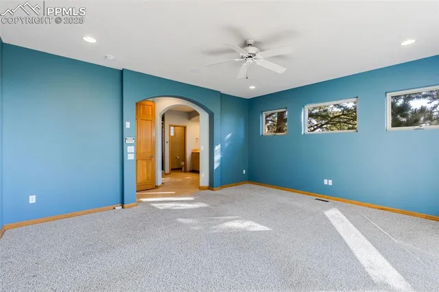 a view of empty room with window