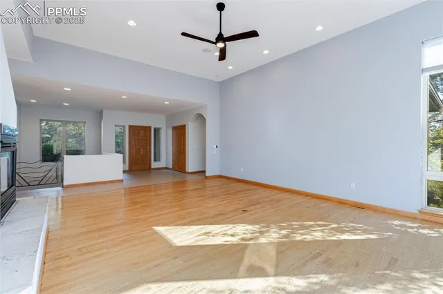 a view of a livingroom with a ceiling fan