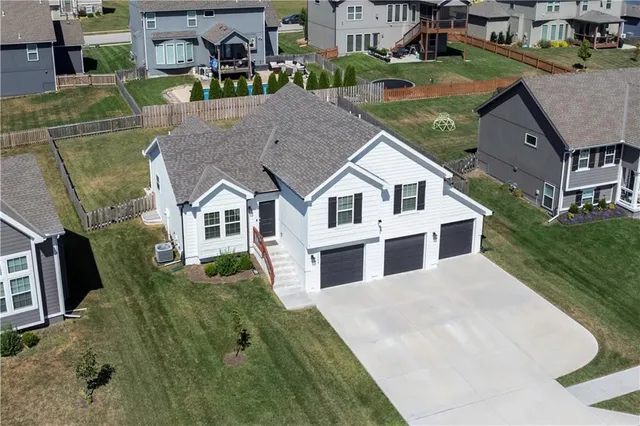 $400,000 | 6008 Northeast 119th Street, Kansas City, MO 64156