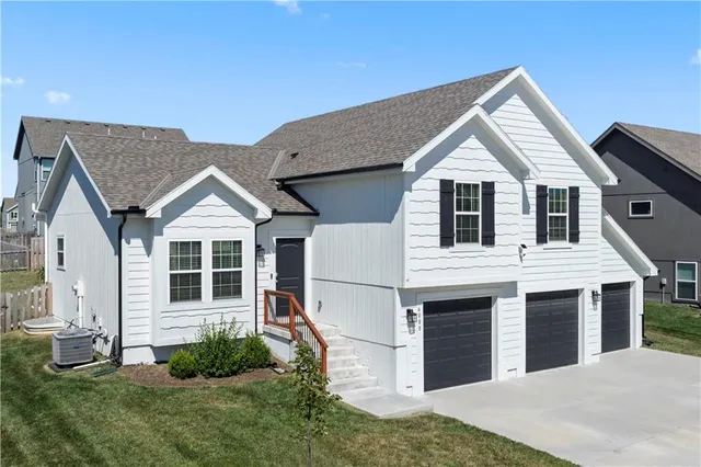 $400,000 | 6008 Northeast 119th Street, Kansas City, MO 64156