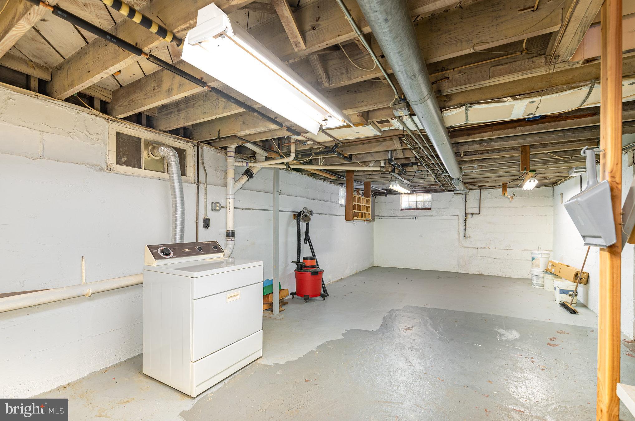 1940 Robinwood Road Baltimore, MD 21222 - Photo 20 of 36 a utility room with dryer and washer