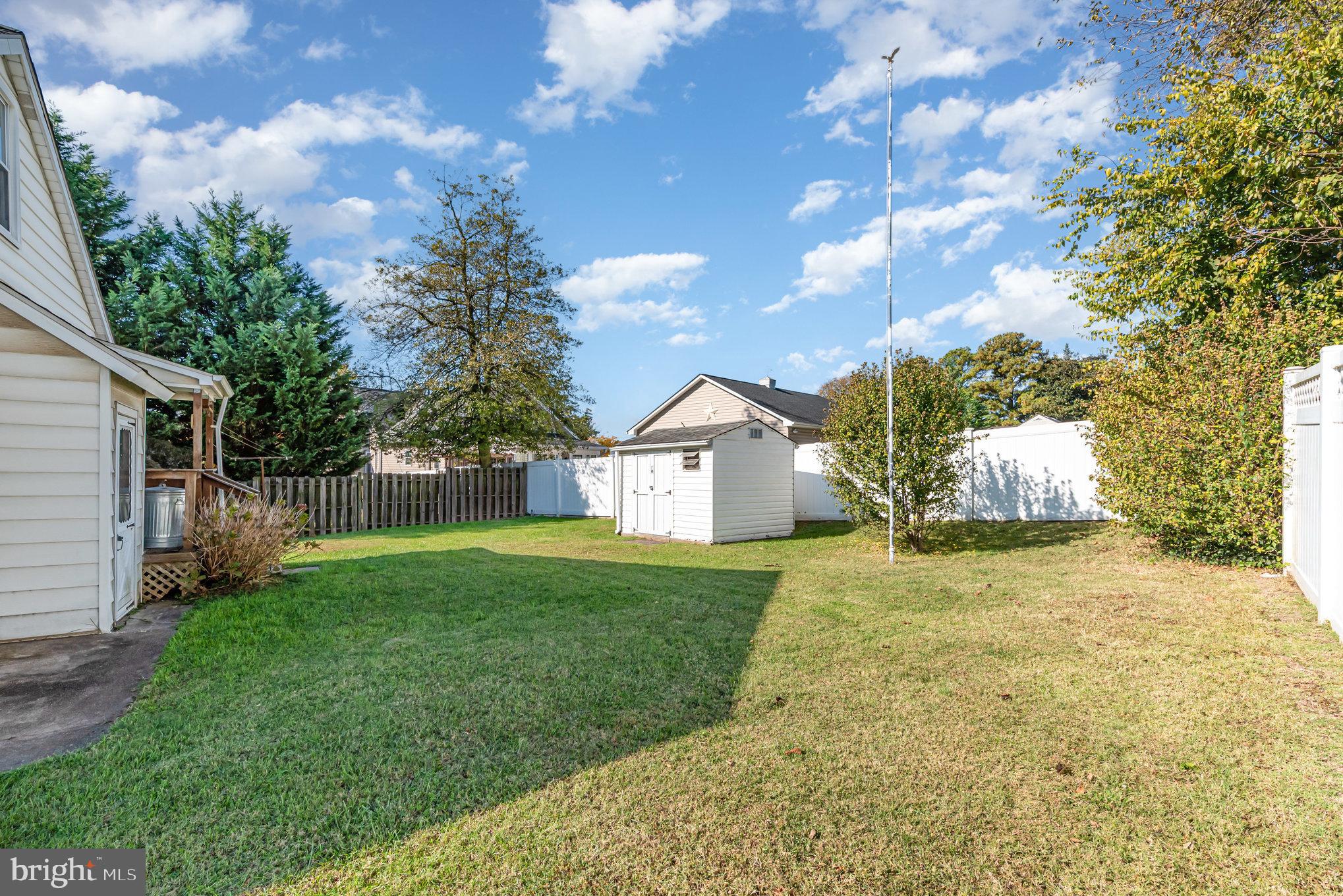 1940 Robinwood Road Baltimore, MD 21222 - Photo 25 of 36 a house view with backyard space