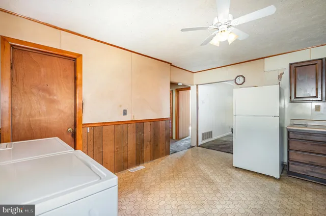 a view of a hallway with closet