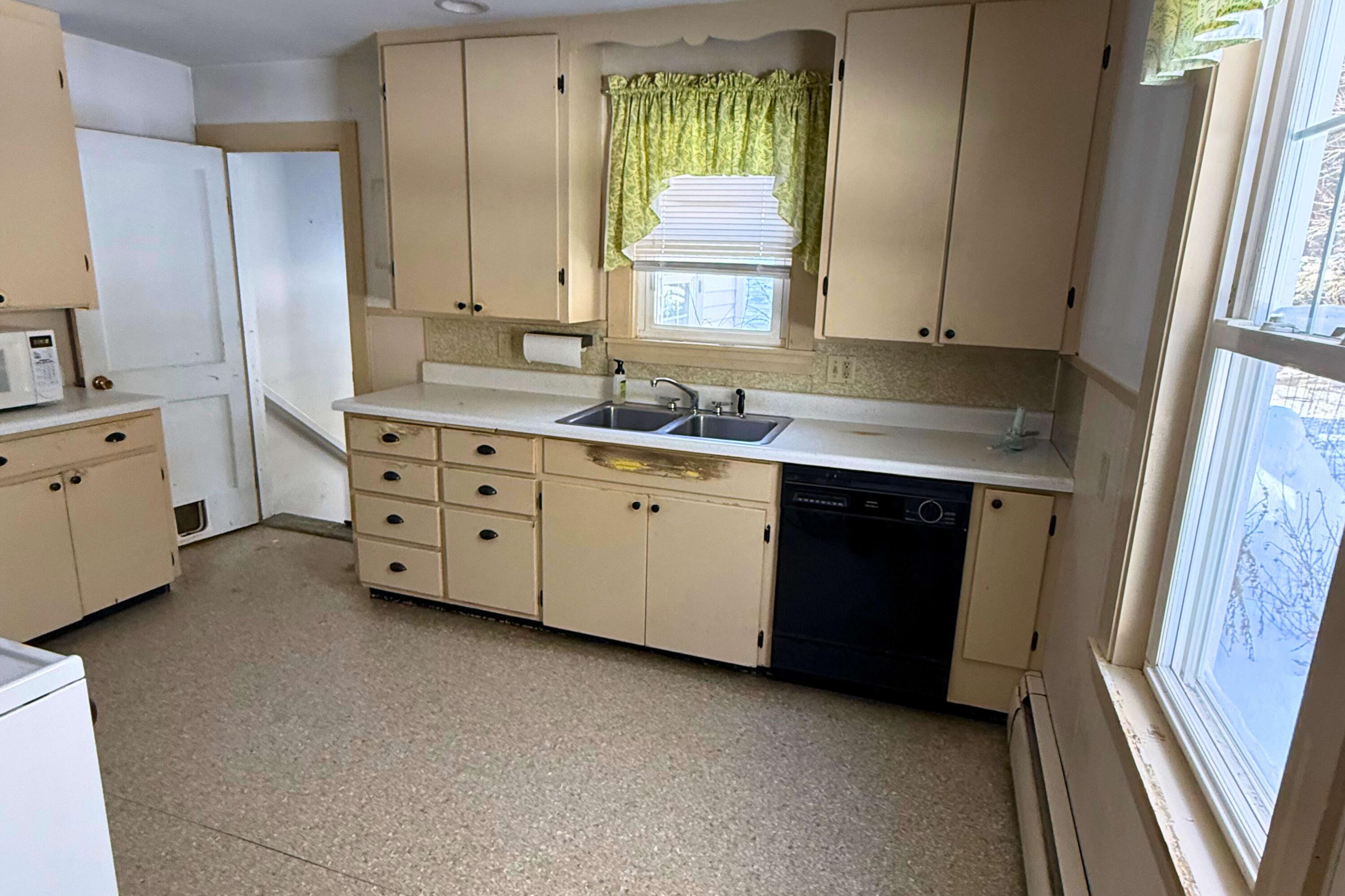 21 Tennis Club Road Northeast Harbor, ME 04662 - Photo 9 of 22 Kitchen