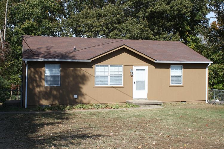 267 Raintree Drive Clarksville, TN 37042 - Photo 2 of 10 a backyard of a house