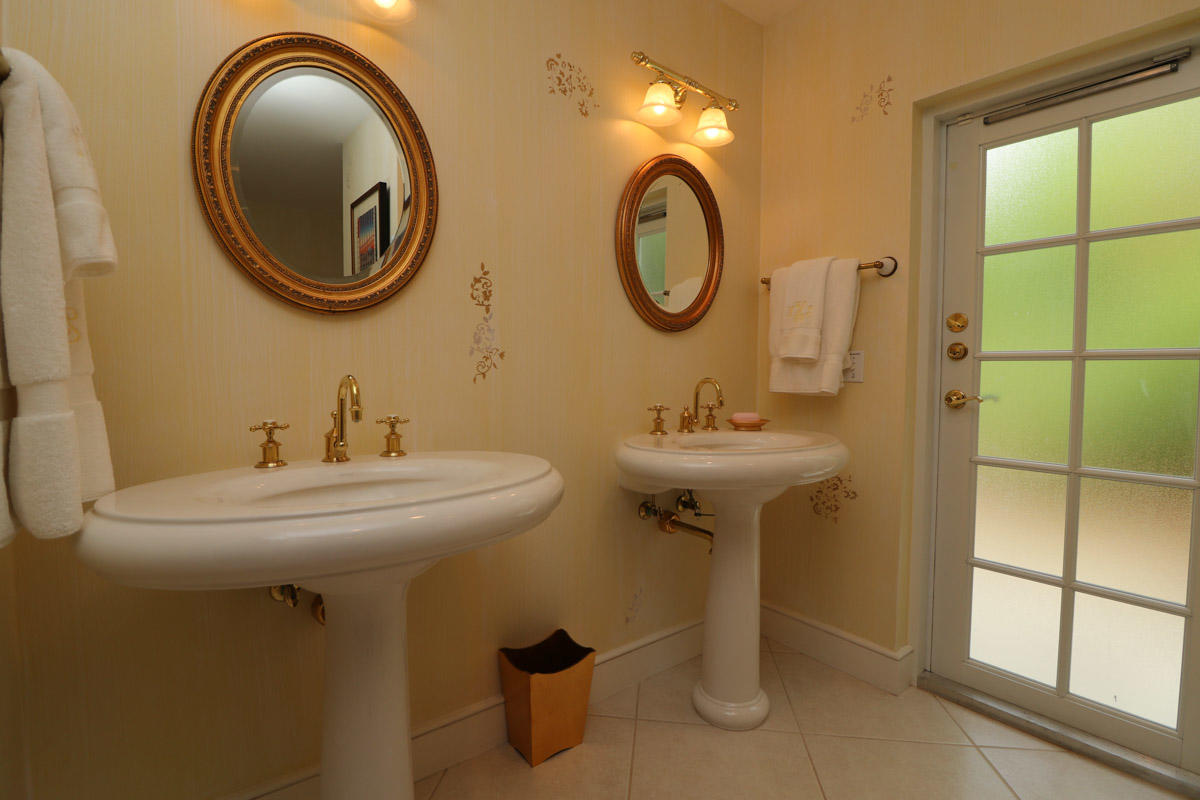 308 West Riverside Drive Jupiter, FL 33469 - Photo 32 of 61 IMG_4465