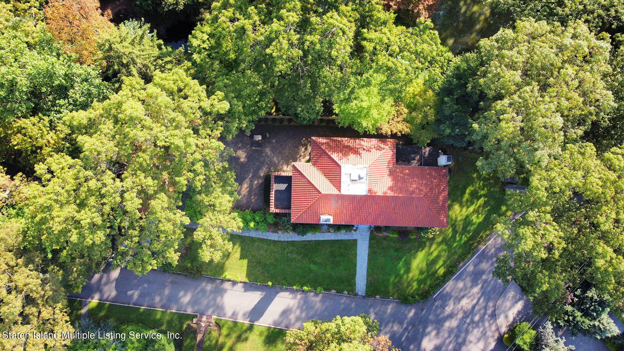 2 Silver Beech Road Staten Island, NY 10304 - Photo 3 of 44 3