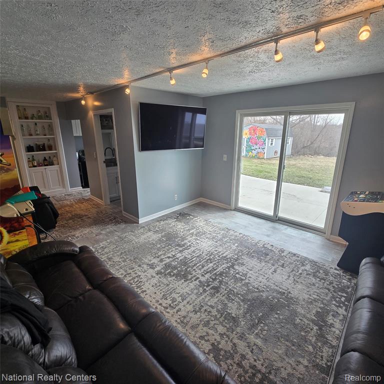 13477 South Horrell Road Fenton, MI 48430 - Photo 5 of 30