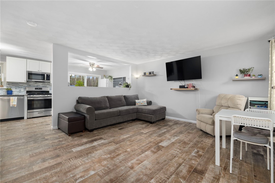 69 Walden Way Cranston, RI 02921 - Photo 5 of 50