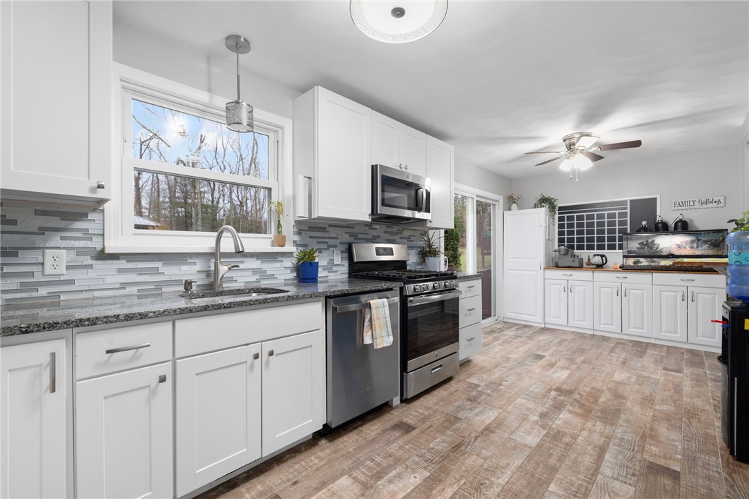 69 Walden Way Cranston, RI 02921 - Photo 8 of 50