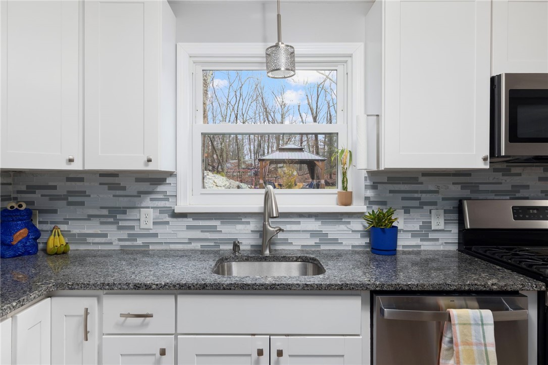 69 Walden Way Cranston, RI 02921 - Photo 10 of 50