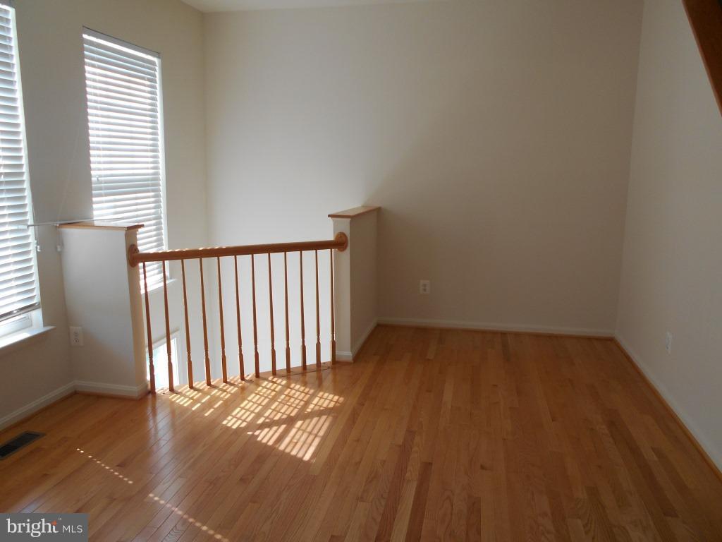 650 Luthardt Road Baltimore, MD 21220 - Photo 11 of 22 Living Room