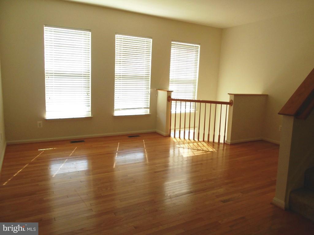 650 Luthardt Road Baltimore, MD 21220 - Photo 9 of 22 Living Room