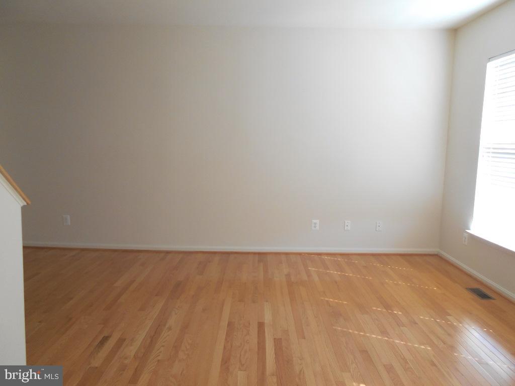 650 Luthardt Road Baltimore, MD 21220 - Photo 10 of 22 Living Room