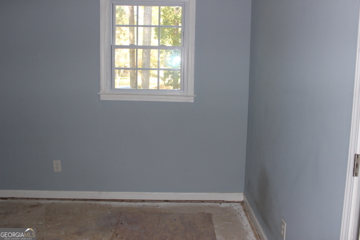 163 Terri Road LaGrange, GA 30240 - Photo 7 of 13 an empty room with a window