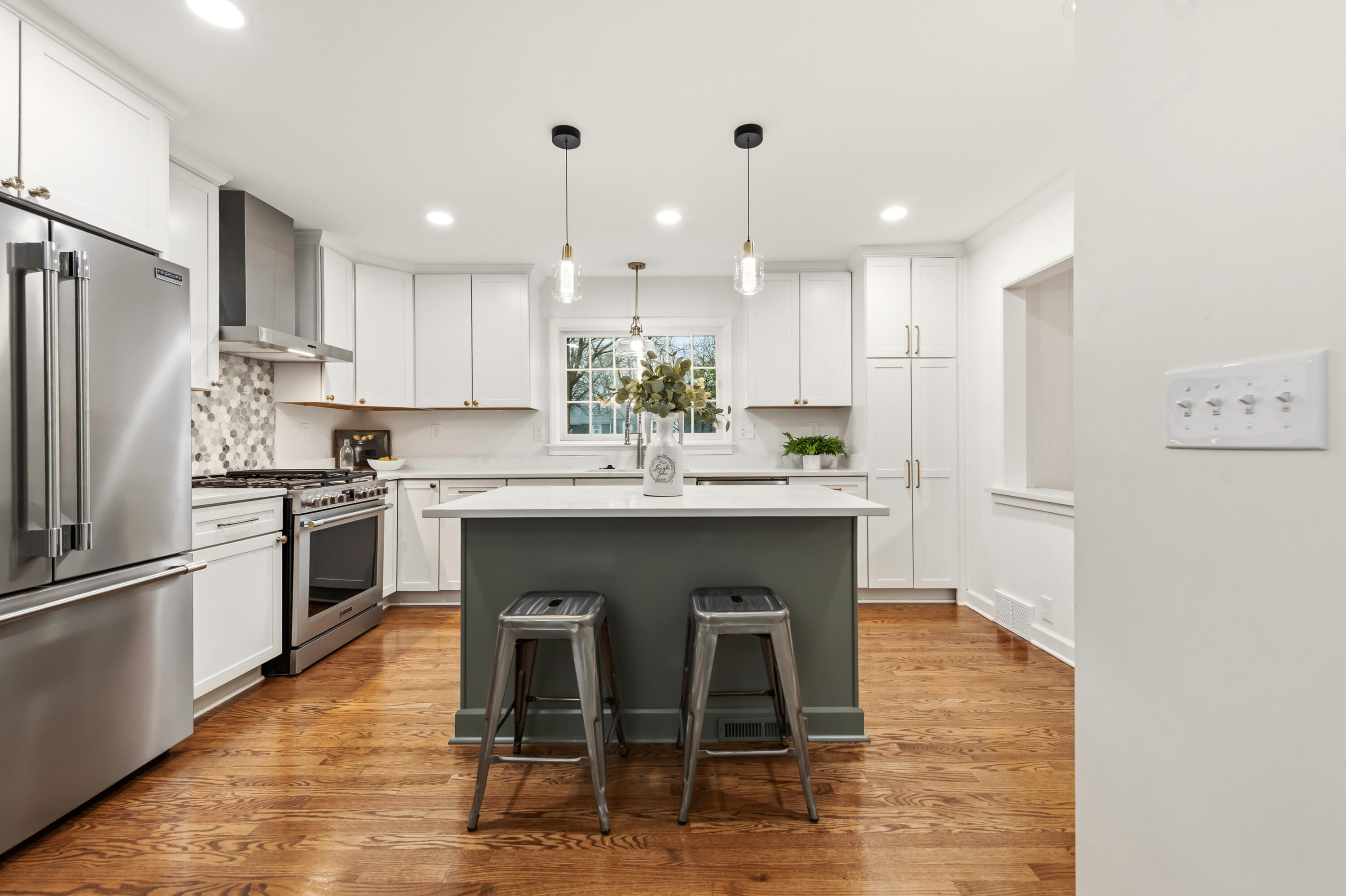 800 East Hermitage Road Bayside, WI 53217 - Photo 12 of 58 Kitchen