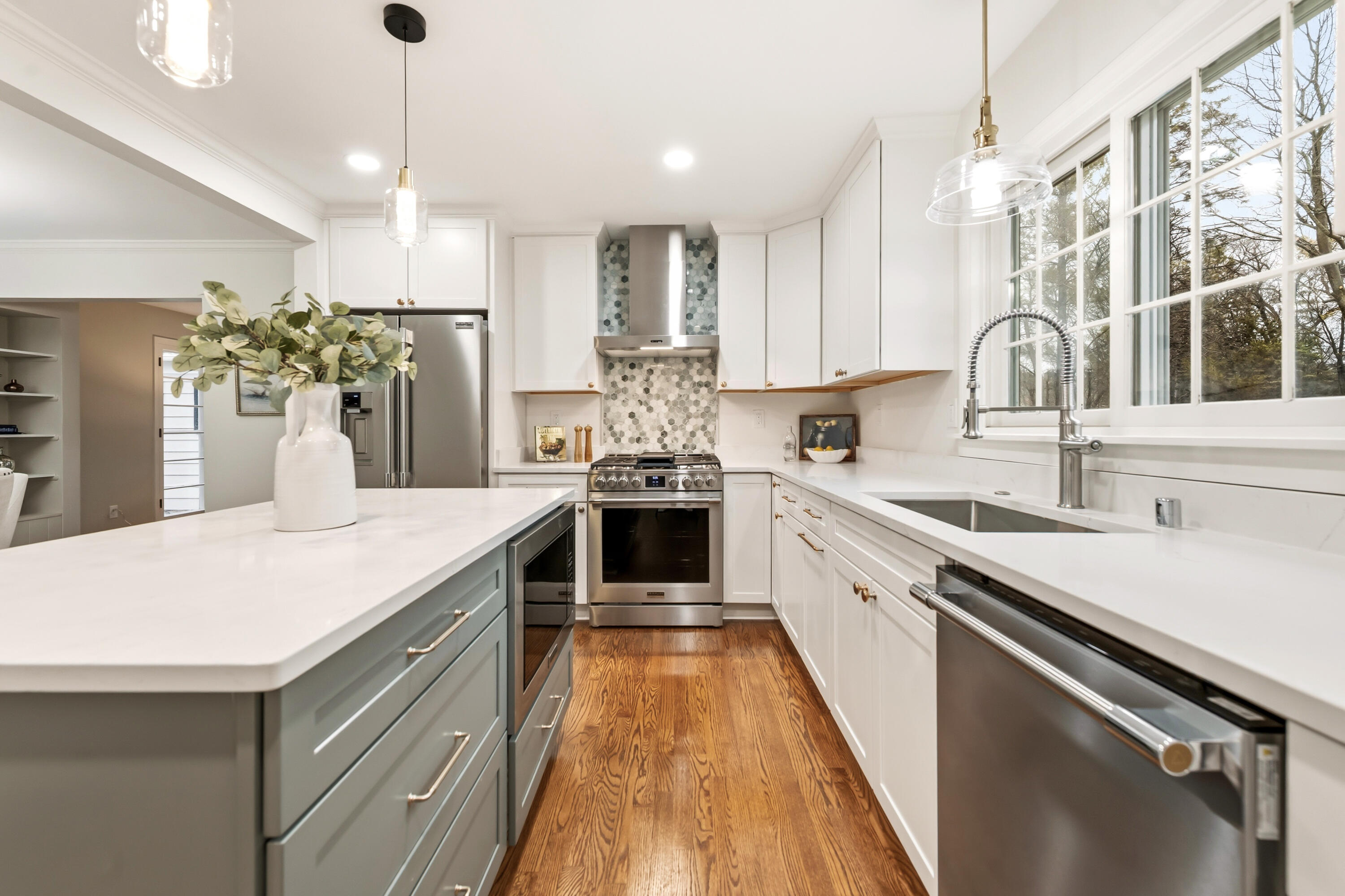 800 East Hermitage Road Bayside, WI 53217 - Photo 14 of 58 Kitchen