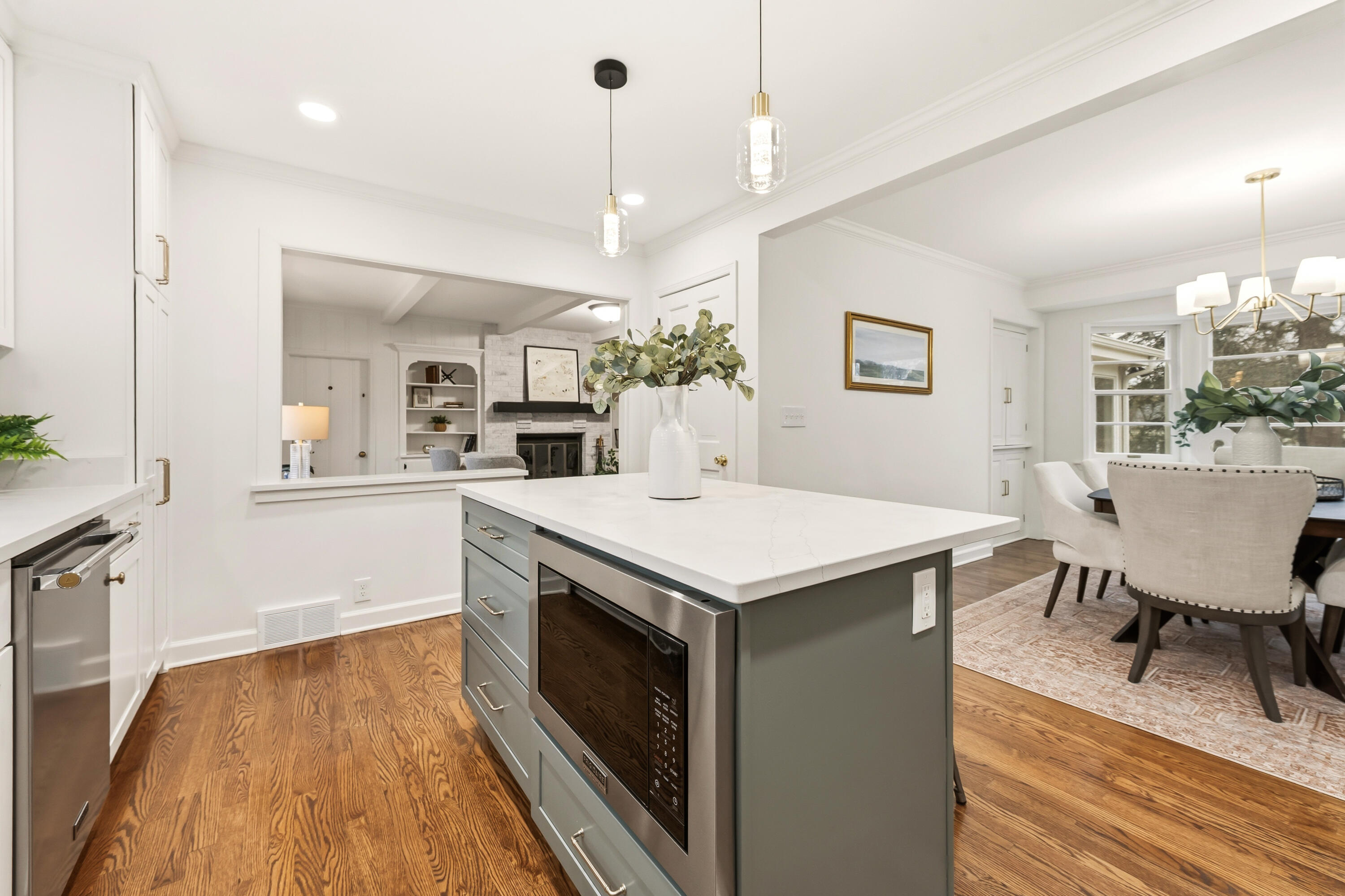 800 East Hermitage Road Bayside, WI 53217 - Photo 16 of 58 Kitchen