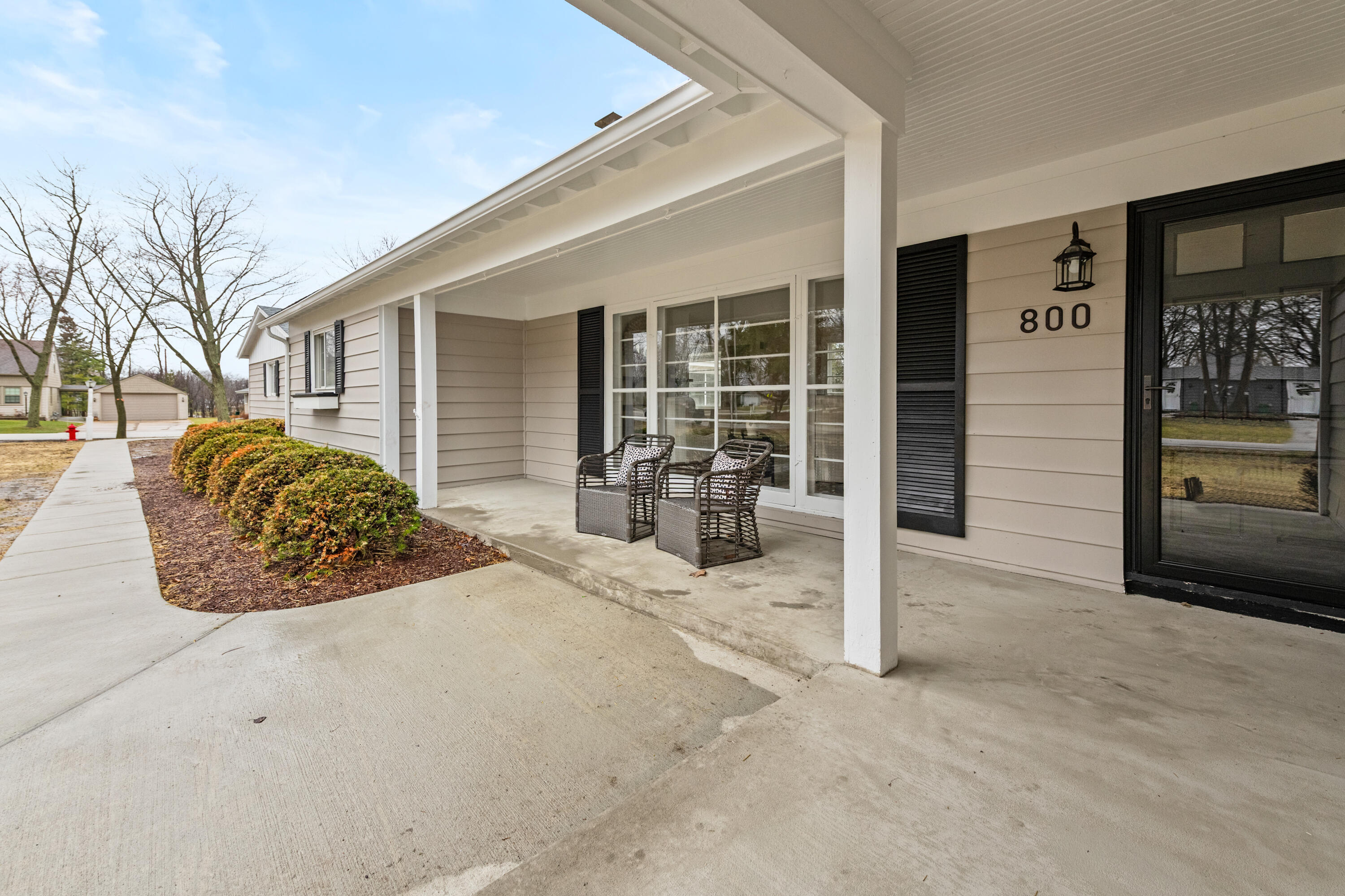 800 East Hermitage Road Bayside, WI 53217 - Photo 2 of 58 Welcome home!