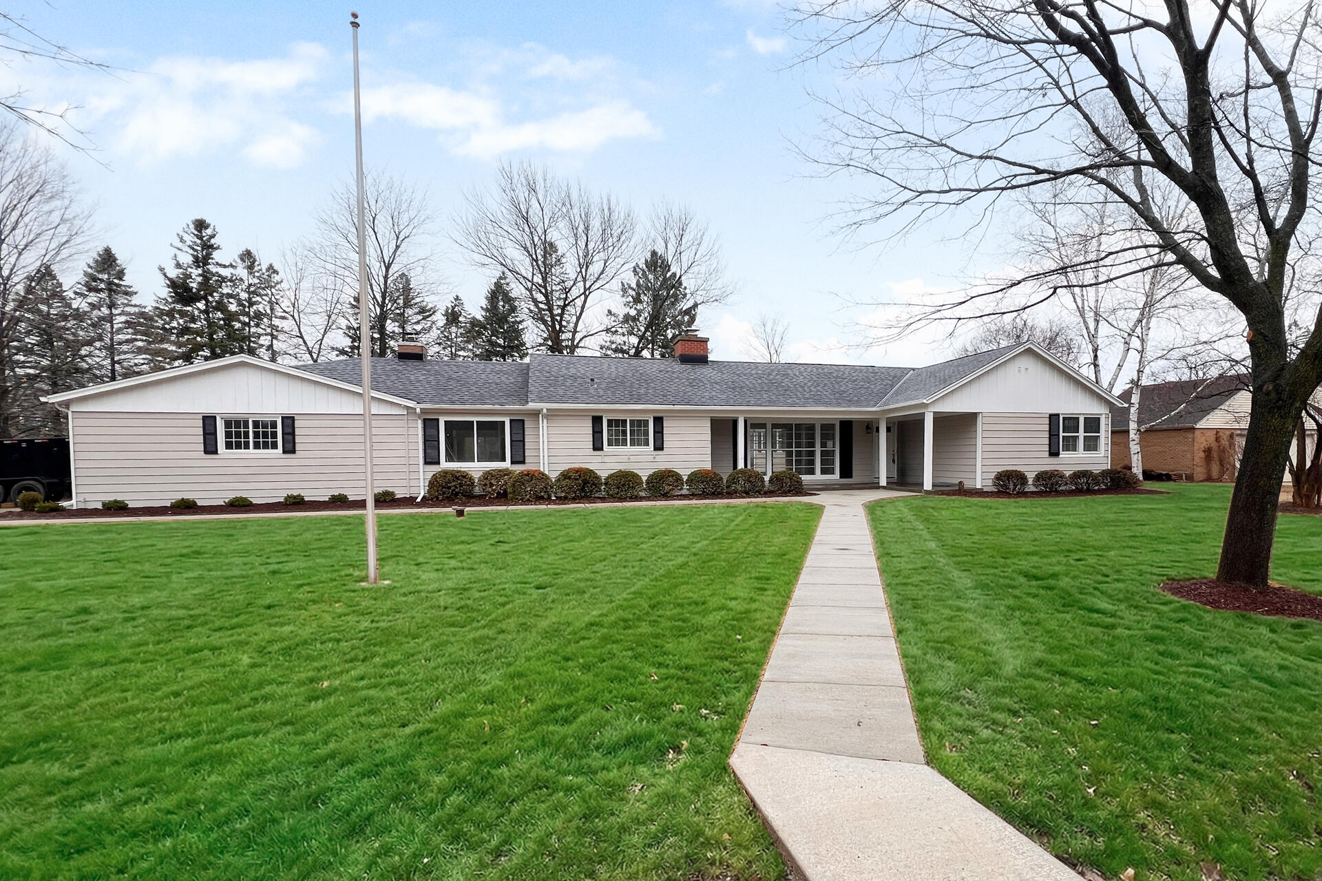 800 East Hermitage Road Bayside, WI 53217 - Photo 49 of 58 800 Hermitage Ext