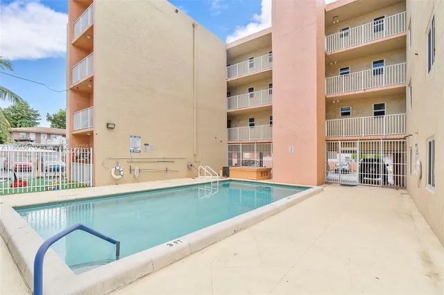 a view of a storage & utility room with washer and dryer