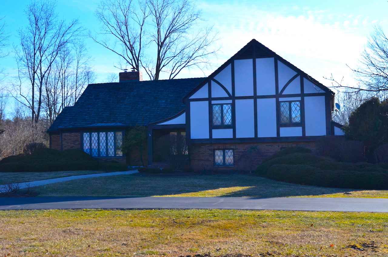 8140 Auburn Road Fort Wayne, IN 46825 - Photo 1 of 36