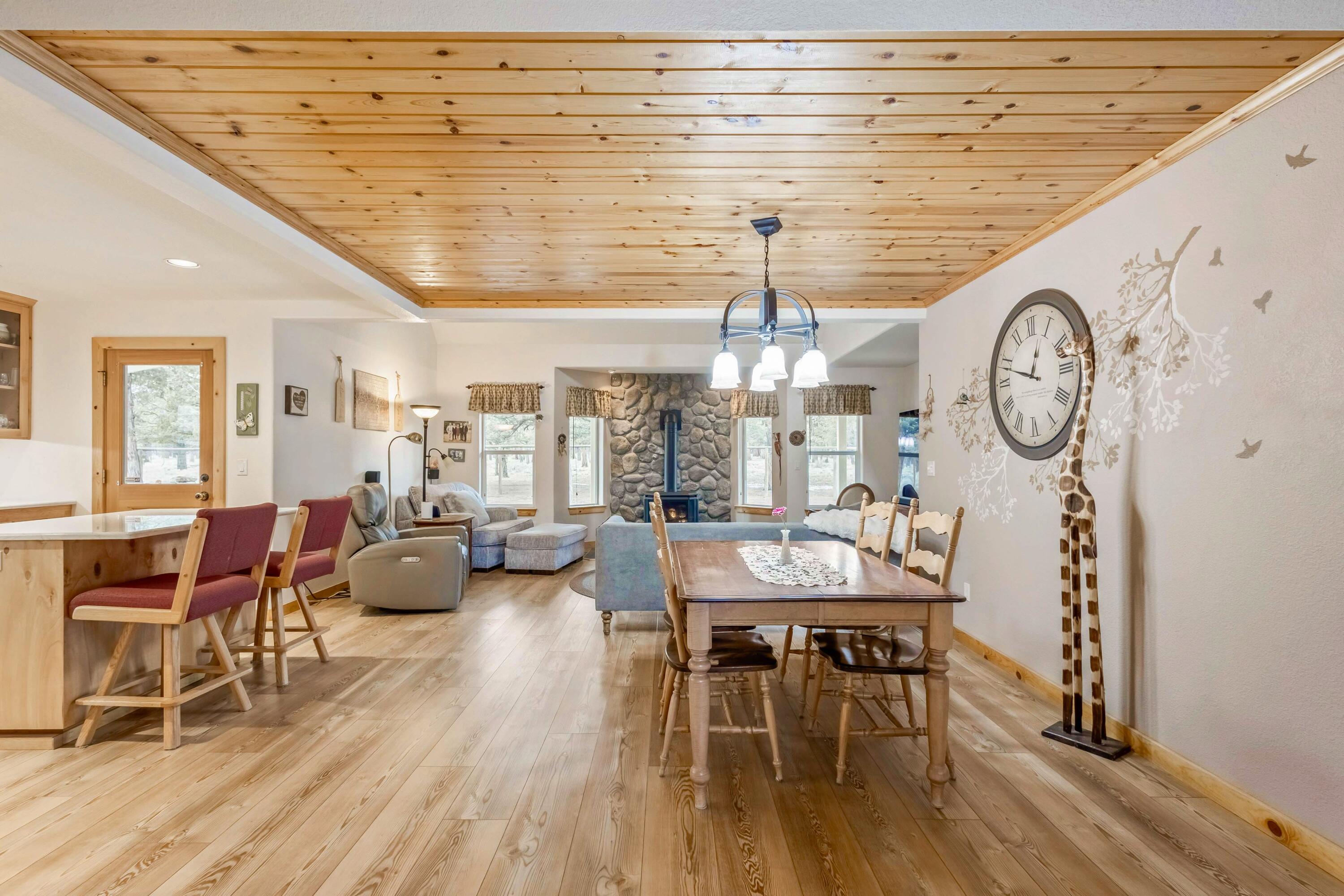 69469 Carlton Road Sisters, OR 97759 - Photo 5 of 44 5