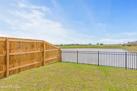 $227,999 | 404 Willow Bend, Youngsville, LA 70592