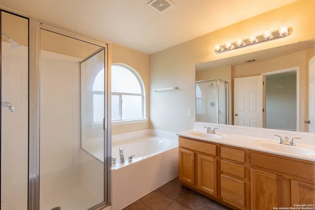 $1,850 | 2476 Medina Drive, New Braunfels, TX 78130