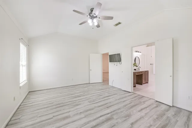 $400,000 | 3810 East Peach Hollow Circle, Pearland, TX 77584