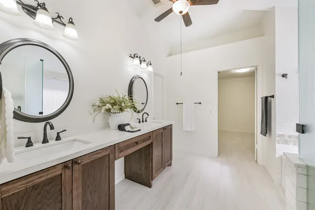 $400,000 | 3810 East Peach Hollow Circle, Pearland, TX 77584