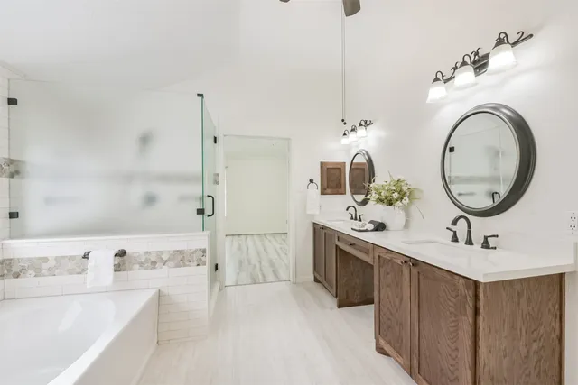 $400,000 | 3810 East Peach Hollow Circle, Pearland, TX 77584