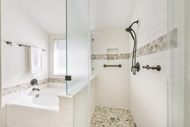 $400,000 | 3810 East Peach Hollow Circle, Pearland, TX 77584