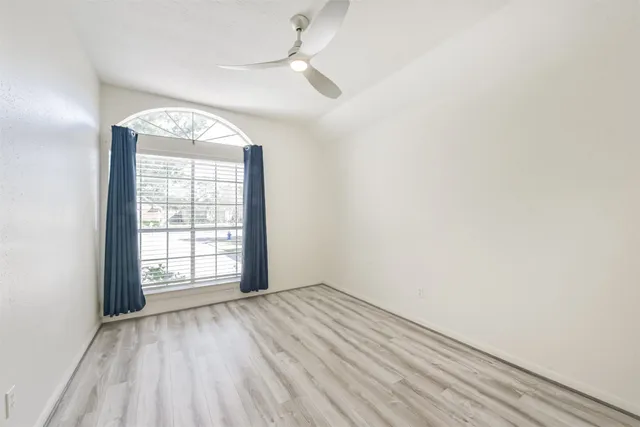 $400,000 | 3810 East Peach Hollow Circle, Pearland, TX 77584