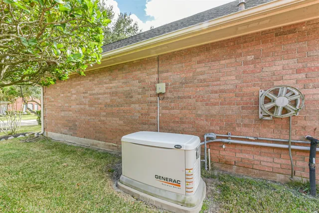 $400,000 | 3810 East Peach Hollow Circle, Pearland, TX 77584