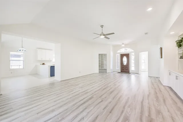 $400,000 | 3810 East Peach Hollow Circle, Pearland, TX 77584