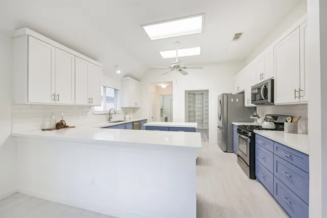 $400,000 | 3810 East Peach Hollow Circle, Pearland, TX 77584